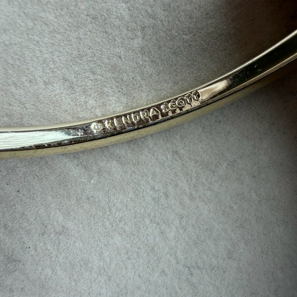 Kendra Scott Gold Tone Hammered Clasp Bracelet Classic Minimalist Bangle - Picture 6 of 6